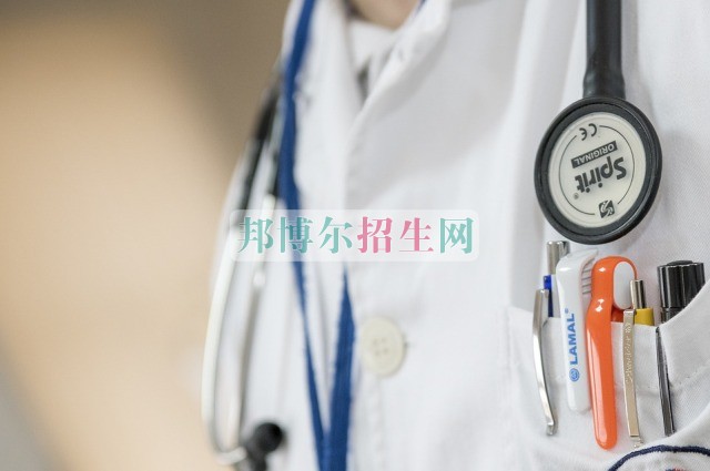 初中畢業(yè)學助產護理的學校