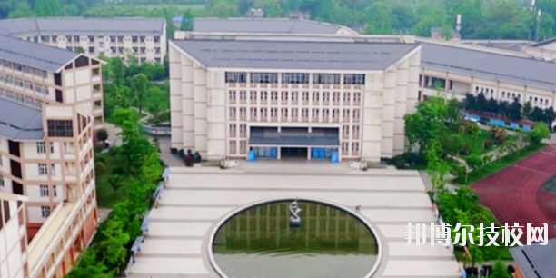 都江堰市職業中學5