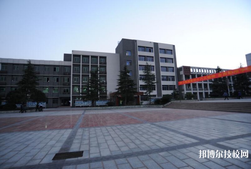 重慶九龍坡職業教育中心2020年招生辦聯系電話