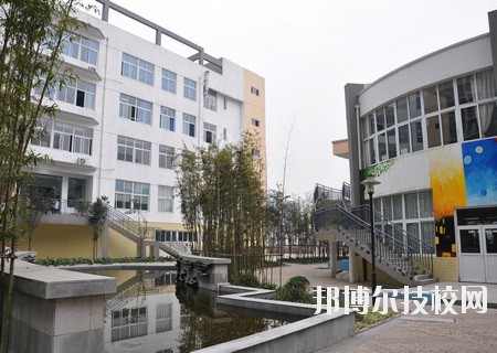 成都汽車職業(yè)技術學校2020年報名條件、招生要求、招生對象