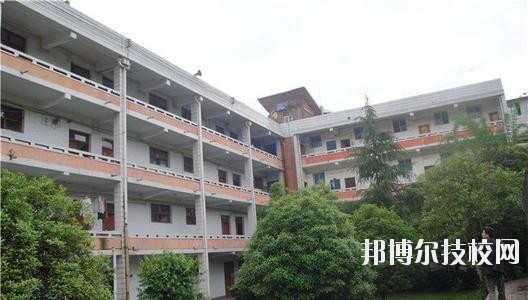 清鎮(zhèn)中等職業(yè)技術(shù)學(xué)校2020年報名條件、招生要求、招生對象