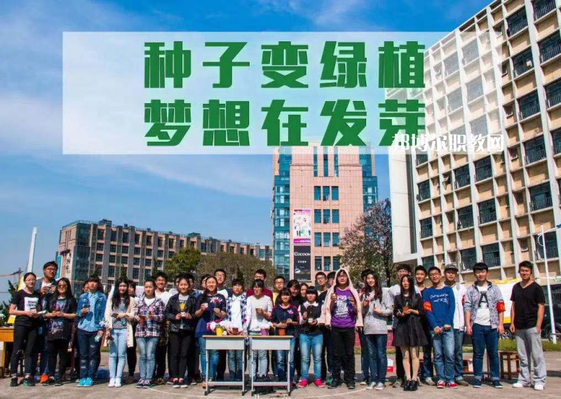 江蘇傳媒學(xué)校2022年報名條件、招生要求、招生對象