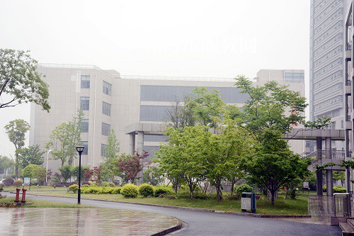 江蘇丹陽中等專業學校2022年招生辦聯系電話