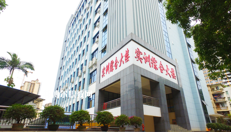 廣西交通運輸學(xué)校2022年招生辦聯(lián)系電話