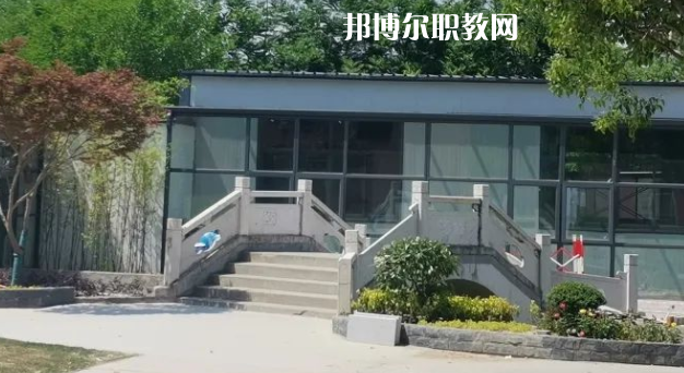 泰州市姜堰區江淮職業高級中學地址在哪里，哪個地區，哪個城市?