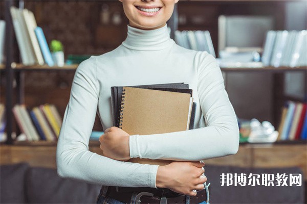 湖南哪里的中專學校能讀模具專業