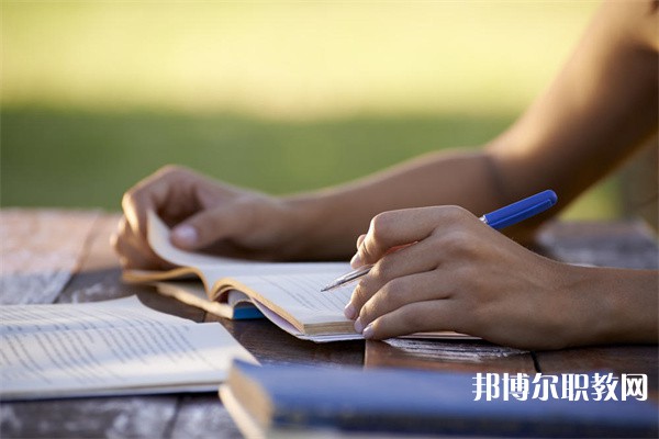 廣西哪里的中職學校能讀平面設計專業