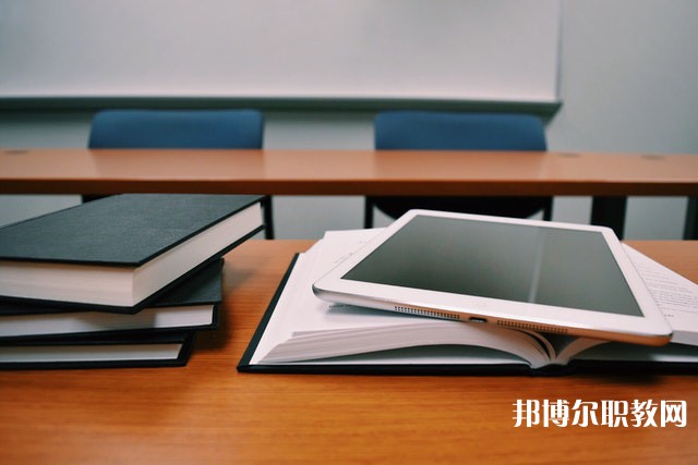 四川哪里的中專學校能讀中醫康復技術專業