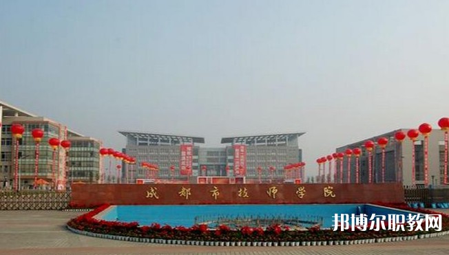 四川2025年女生初中畢業上電工學校